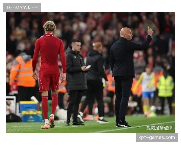 奥布拉克携手吉马良斯构筑钢铁防线,新赛季表现引球迷热切期待 奥布拉克携手吉马良斯构筑钢铁防线,新赛季表现引球迷热切期待