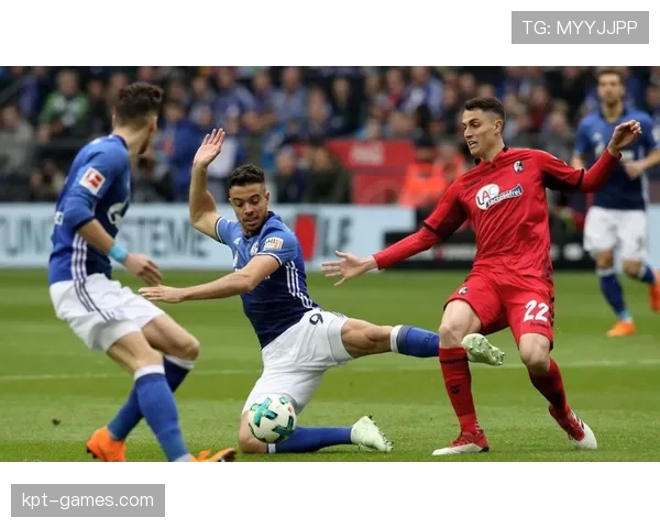 奥格斯堡主帅战术革新显成效，率队迎战新赛季挑战